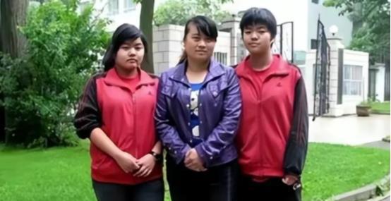 1999年，贵州19岁保姆，无奈带着被雇主遗弃的6岁双胞胎投奔娘家，父亲嫌丢人，