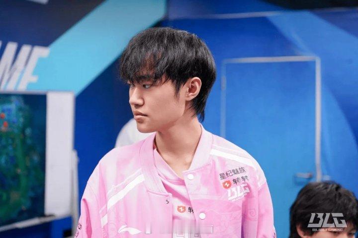 还有谁！！Knight生涯14次进入LPL最佳阵容位列LPL历史第一！今日，英