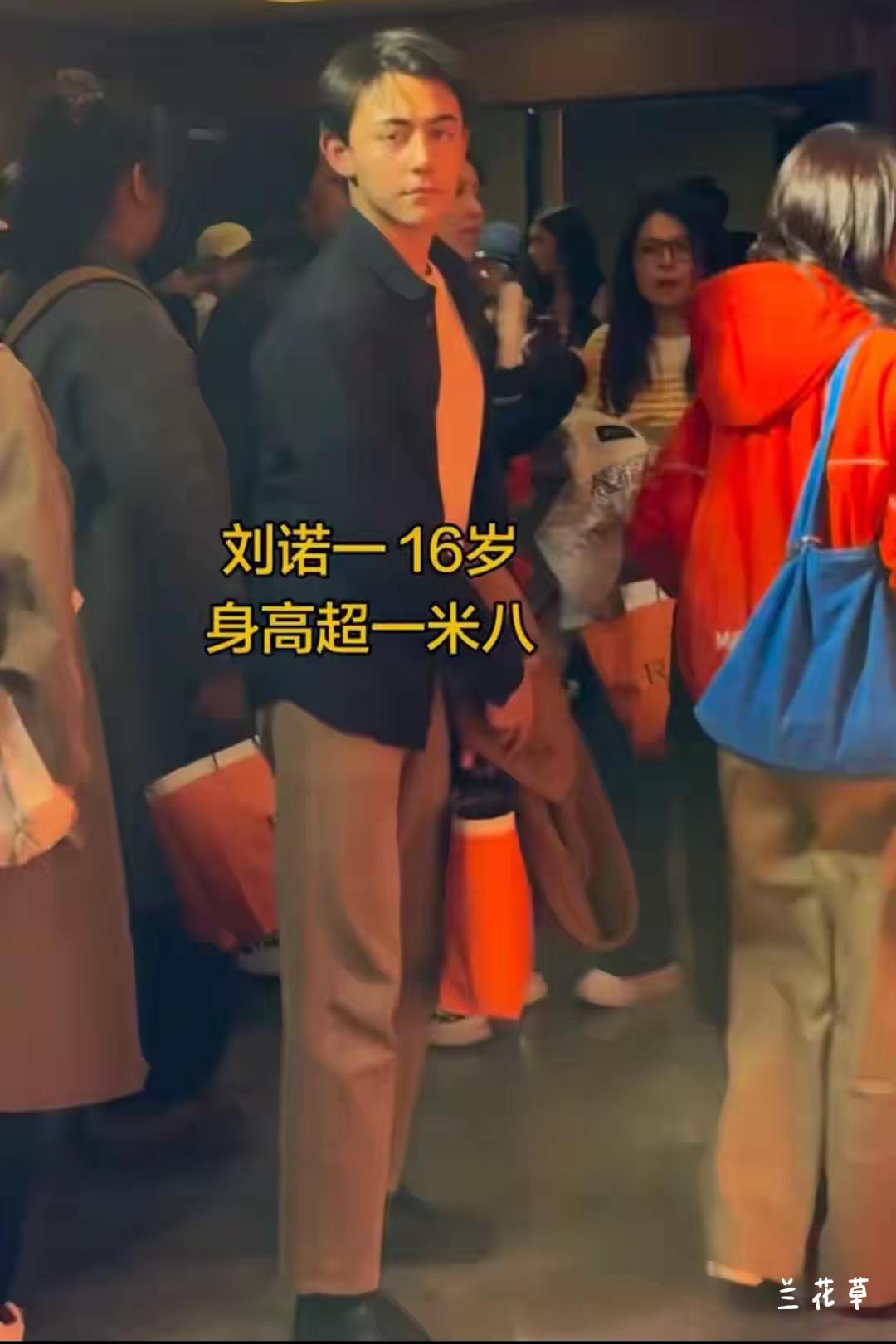 诺一16岁了，身高已超一米八。再看他小时候。那时候，好喜欢他的乖巧懂事，整个