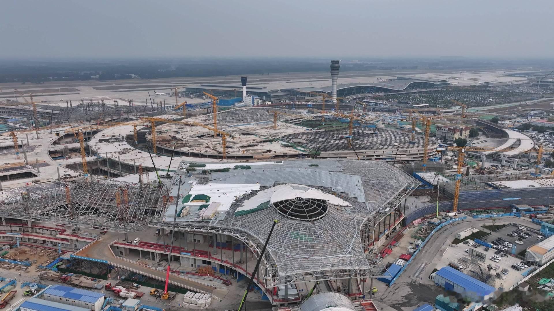 济南机场二期工程T2航站楼什么时候建好？据说，济南机场二期改扩建工程是山东民航史上规模和投入最大的机