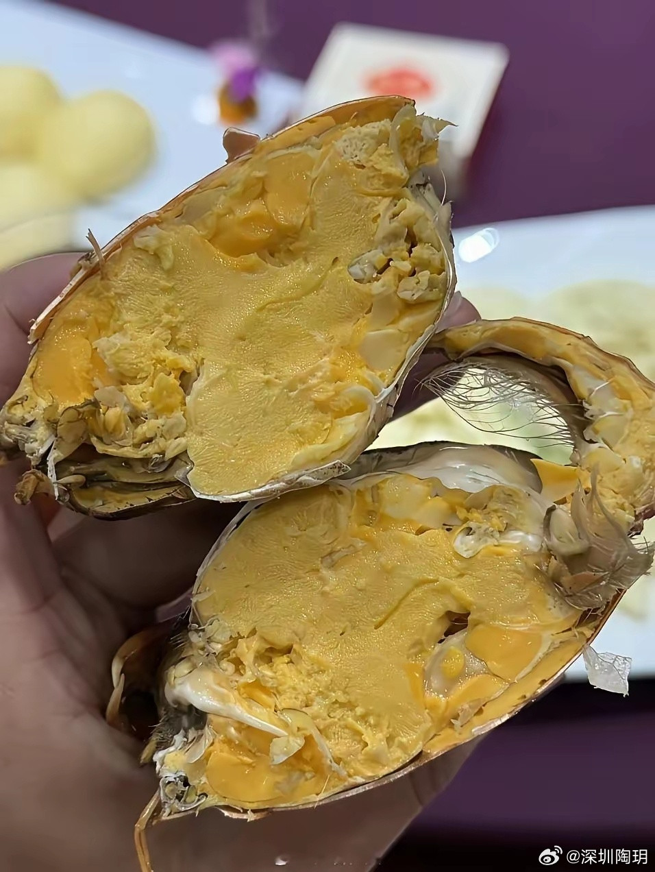 网友400块买的膏蟹，问值不值？朋友做海鲜的，他说这是人工“注膏”的。