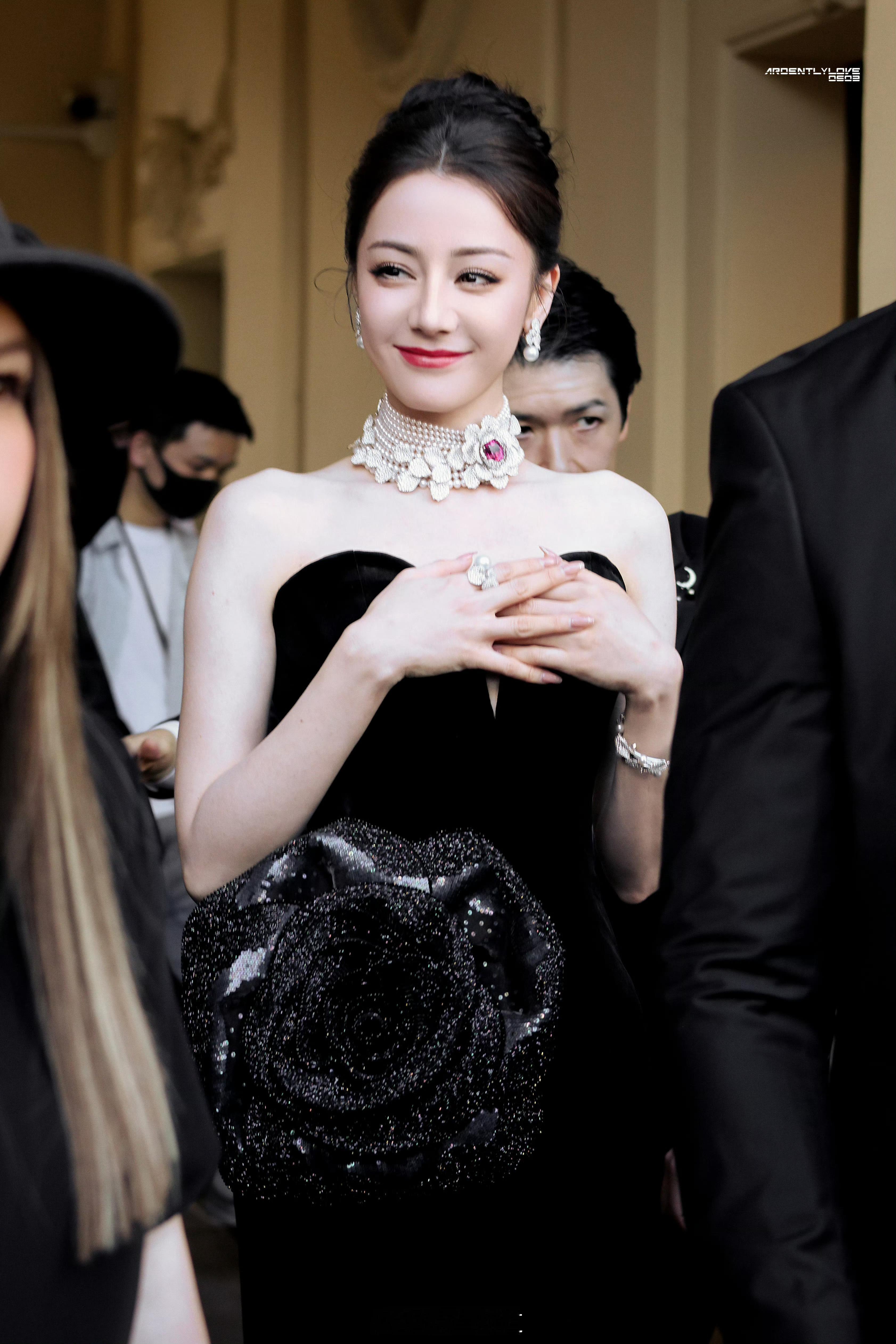 还没睡的来看美女！迪丽热巴巴黎御木本活动饭拍图来了！迪丽热巴御木本​​​