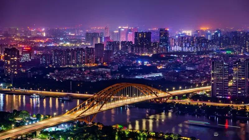 广东第三城之争向来扑朔迷离，外界常误将东莞视作探花，殊不知佛山才是隐藏的实力派。