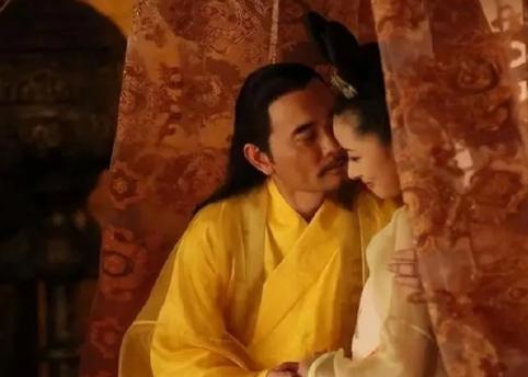 638年，39岁的李世民心痒难耐，传召11岁的徐惠侍寝。谁知左等右等都不见佳人的