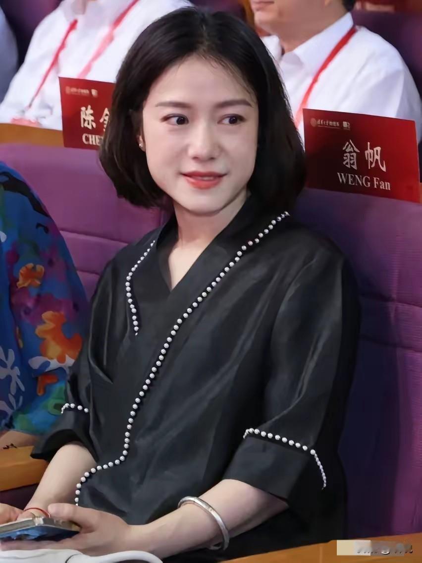 翁帆，我不说的话，你能看出来她50岁了吗？