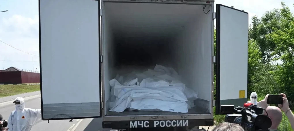 俄要还乌军遗体，乌军不收太惨了！几千具乌军士兵的遗体，俄