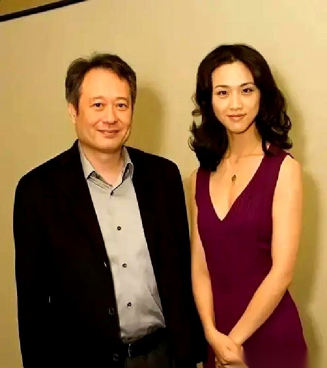 二十七岁的汤唯接下了李安的《色戒》，第二天就搬去了剧组安排的住处。男友田雨本来打算跟她结婚，毕竟他们