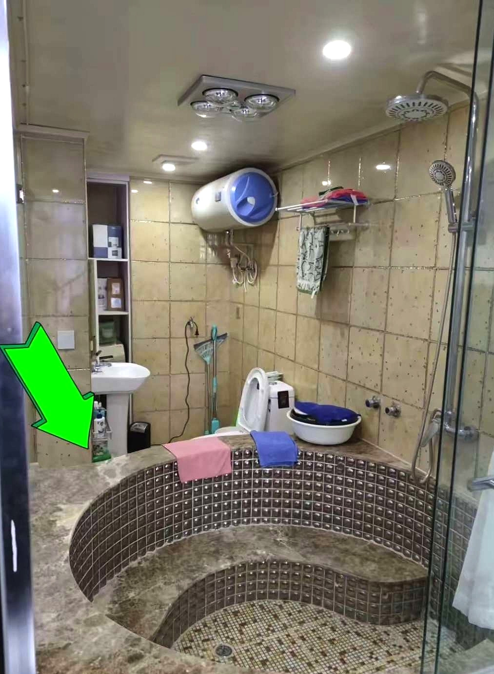 逆天了，我叔家的卫生间，你们觉得怎么样？感觉还不错呢