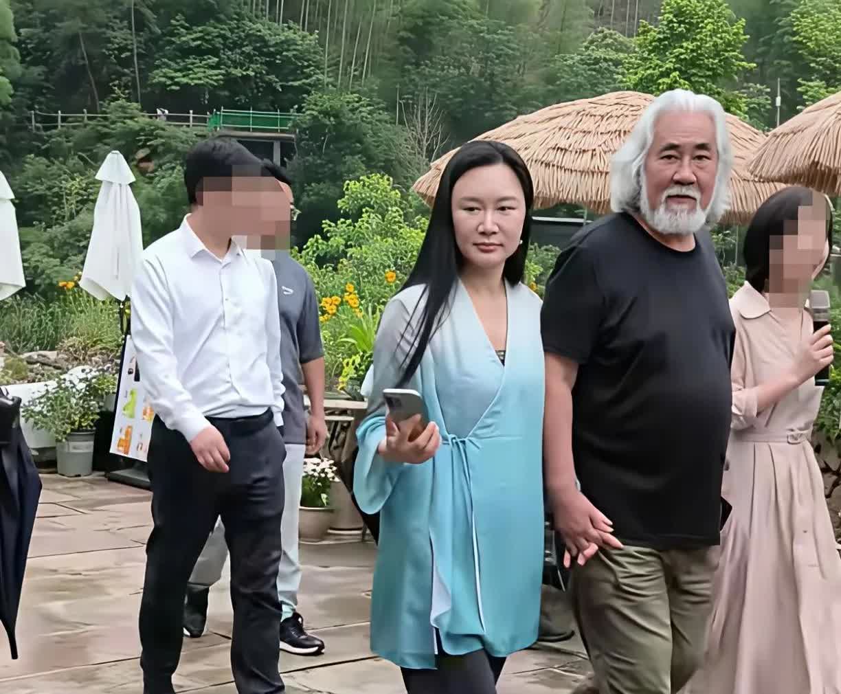 张纪中老婆杜星霖这几年真的是老了好多…不懂是生孩子太多太密集的缘故，还是