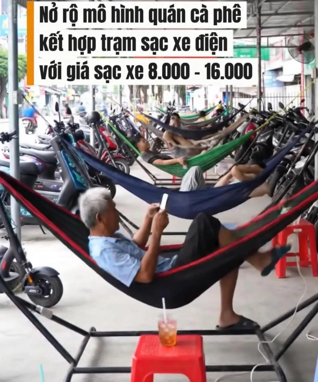 你敢信这是越南的充电站？都说越南人会享受生活，这不连充个电都能喝上咖啡睡个美觉。