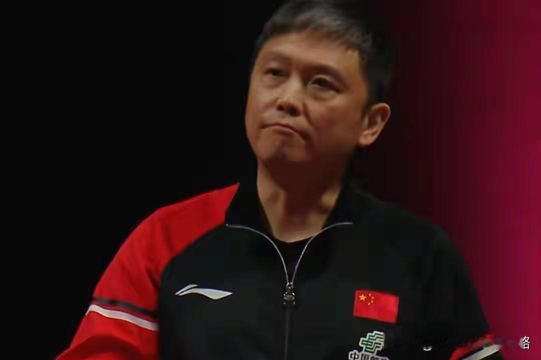 志强教练太辛苦，一个人指挥全场。常规赛主教练都撤了，留下志强带队，刚刚指挥完林