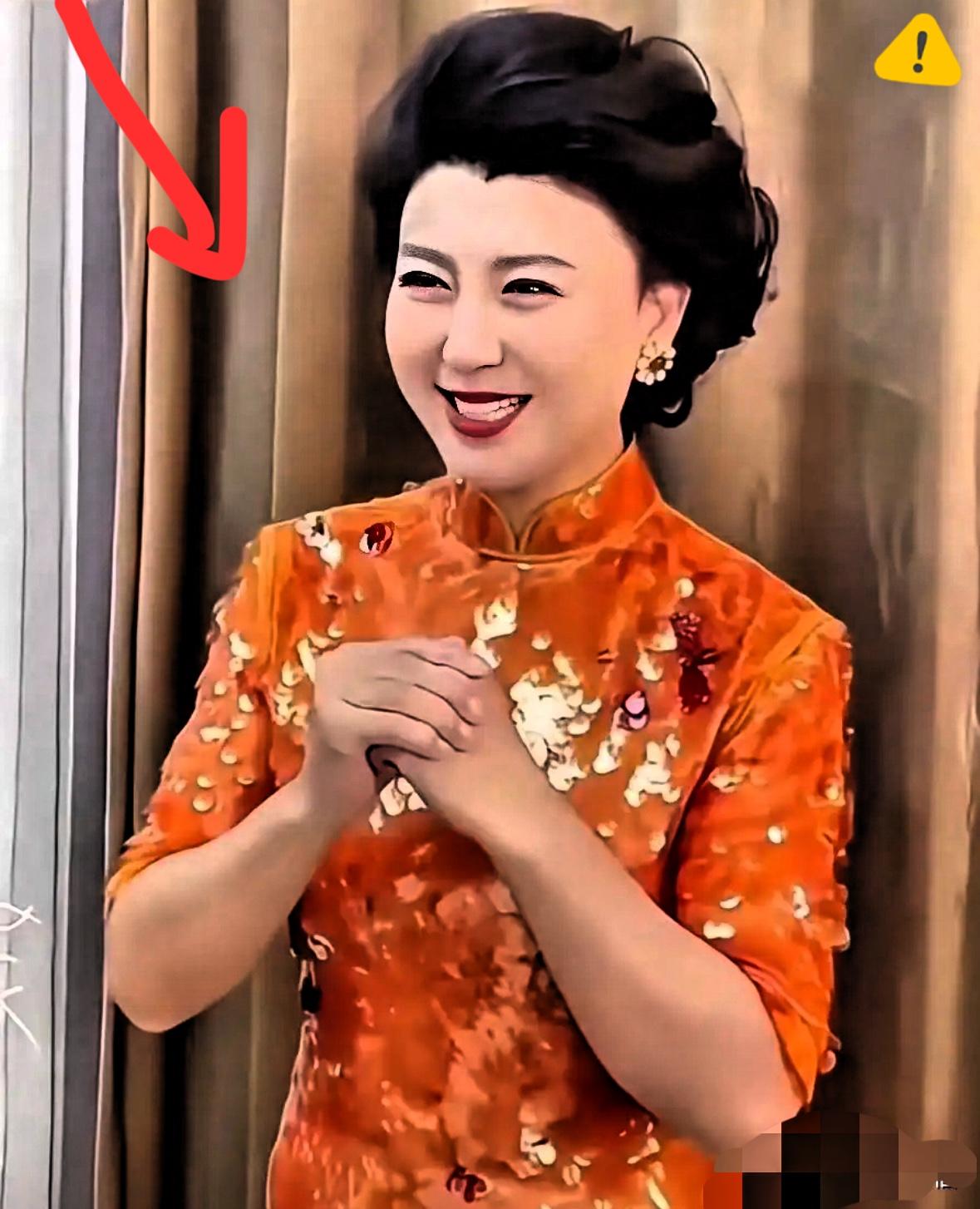 大家有没有发现，闫学晶虽然有北京户口，这也是她自己经常以此为荣的地方。她费心