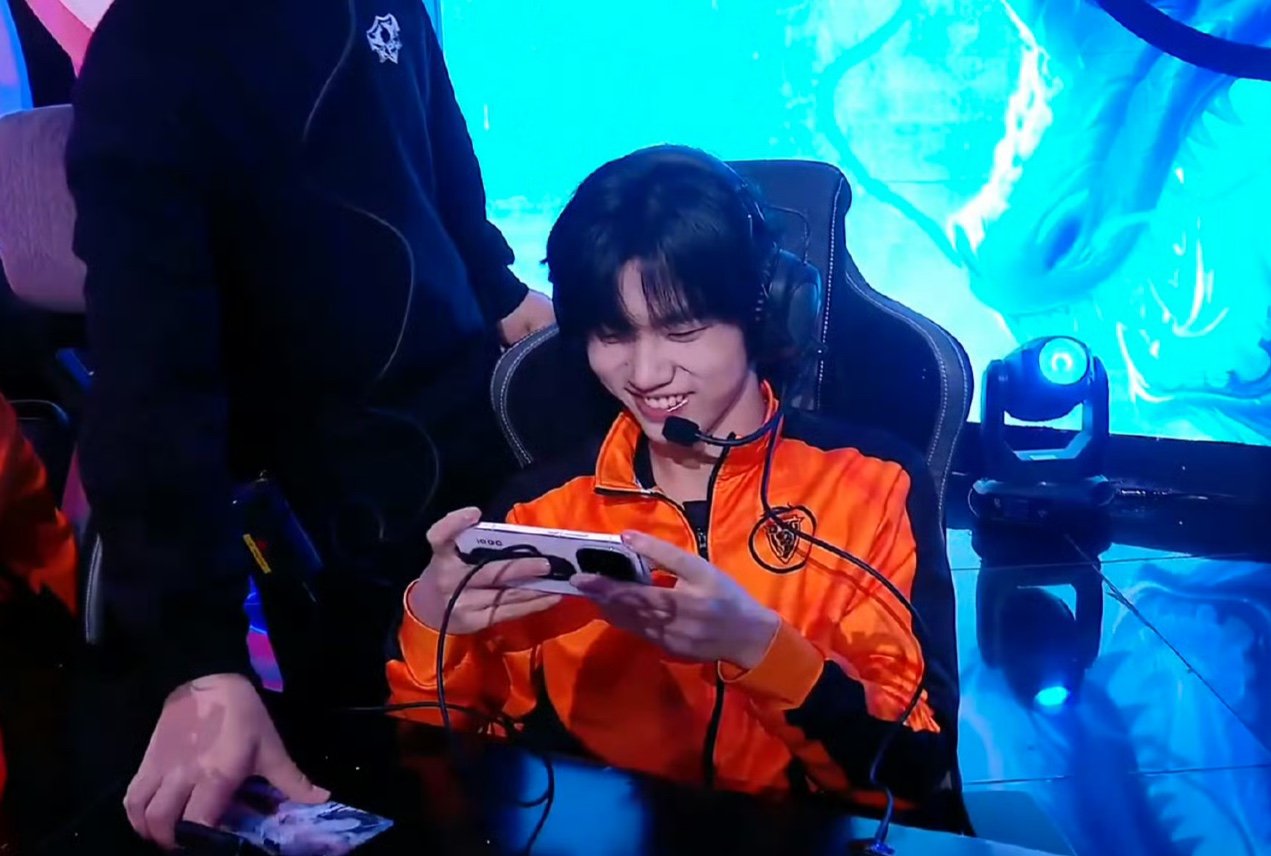 钎城九尾转场镜头钎城九尾镜头导播老师家里缺纸吗