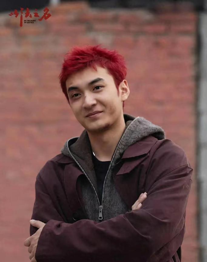 看了以法之名后，特意查了一下万潮的扮演者不查不知道，一查吓一跳，万潮真是闷声