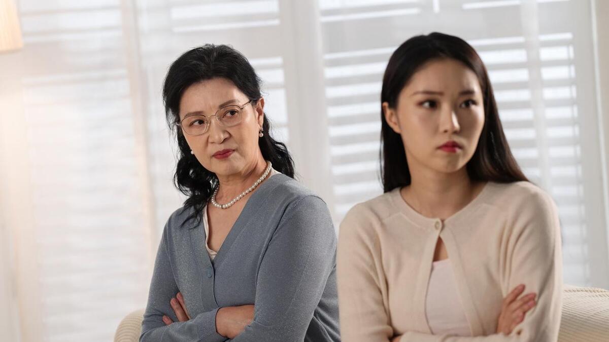 大妈为省钱让亲姐弟出差开一个房间却遭儿媳妇反对