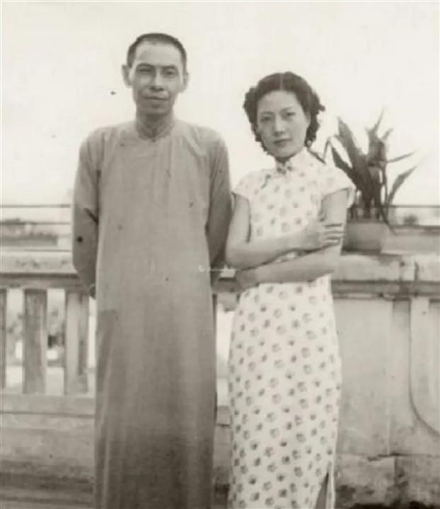 1937年，孟小冬到上海演出，借住在闺蜜姚玉兰家，两人同床而眠。谁知睡到半夜，姚