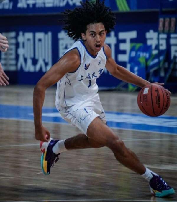 上海男篮如何调整战术应对北京北汽男篮上海男篮让U21的后场猛将朱正，随队前往北京