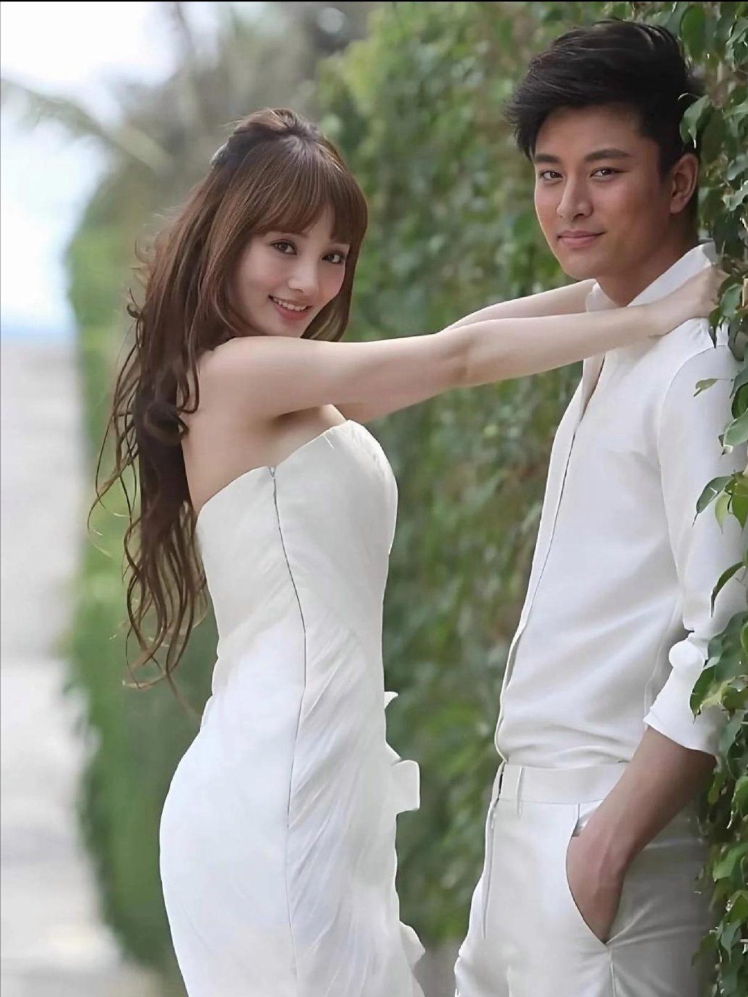 翻出‍李小璐‏⁠和‎贾⁠⁠﻿乃亮当﻿‏年那﻿‏组结婚照⁠‍⁠，李小璐⁠是真的‏⁠抢‌﻿⁠眼‎——笑⁠