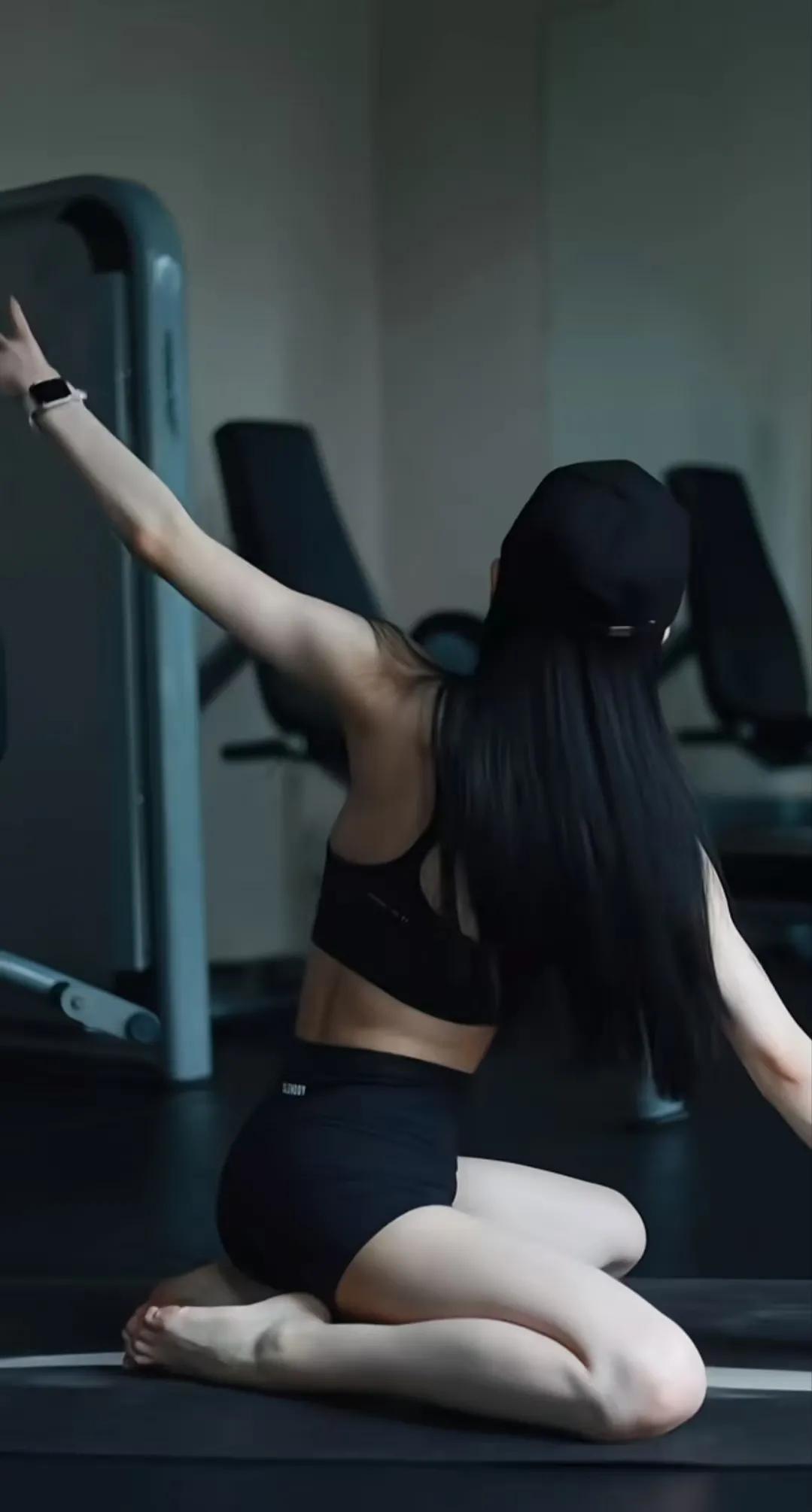 朋友说，以前卡里就几千块，上班像上坟，领导甩锅屁都不敢放。上个月攒到3万，神奇的