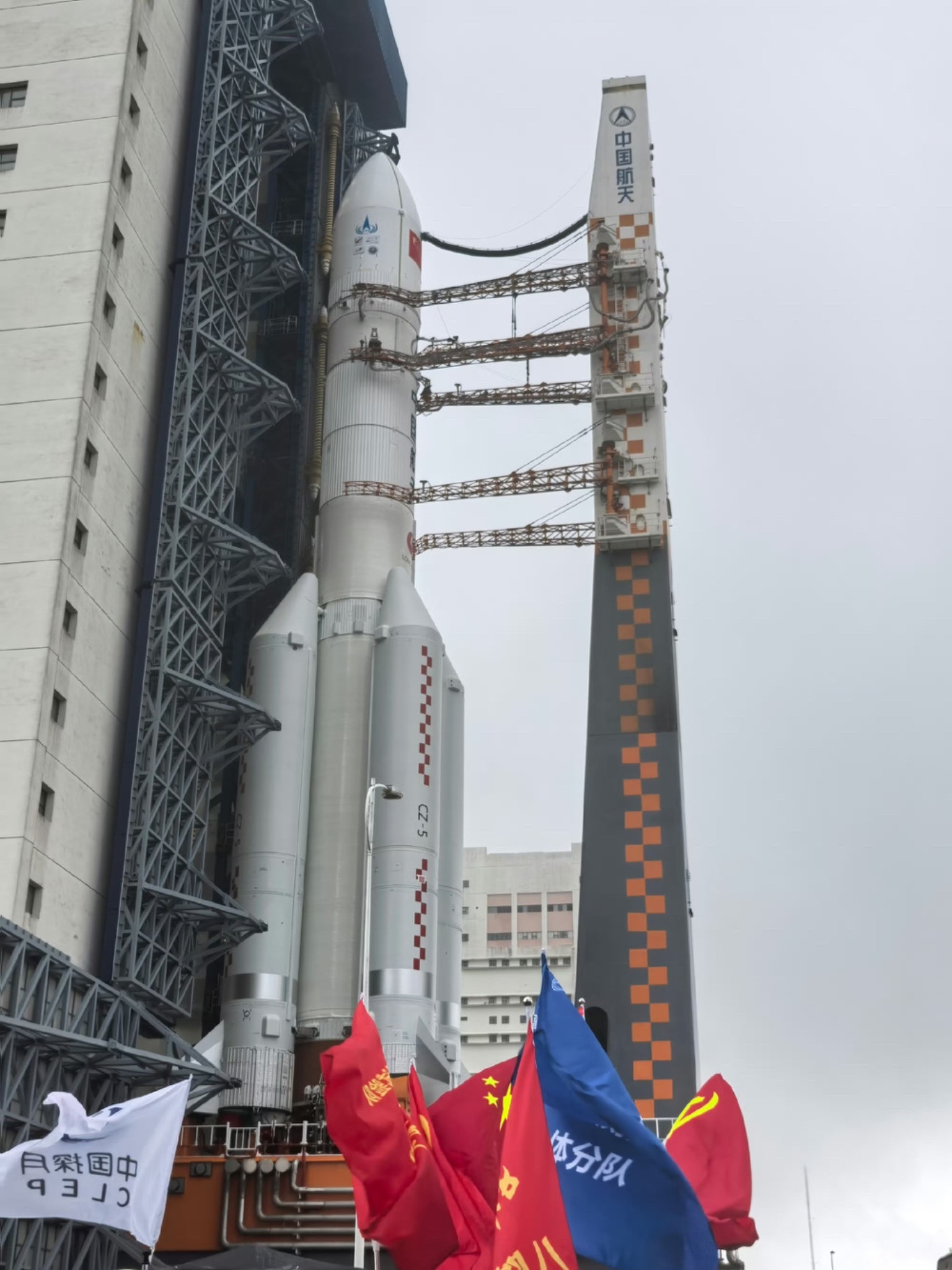 🔻一刻也没有为朱雀三号的成功而沉浸喜悦不能自拔，因为接下来赶到现场的是人类最伟