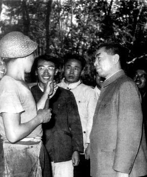 1961年，周总理来到江西视察。晚上，在省委举行的招待宴会上，时任江西省委书记刘