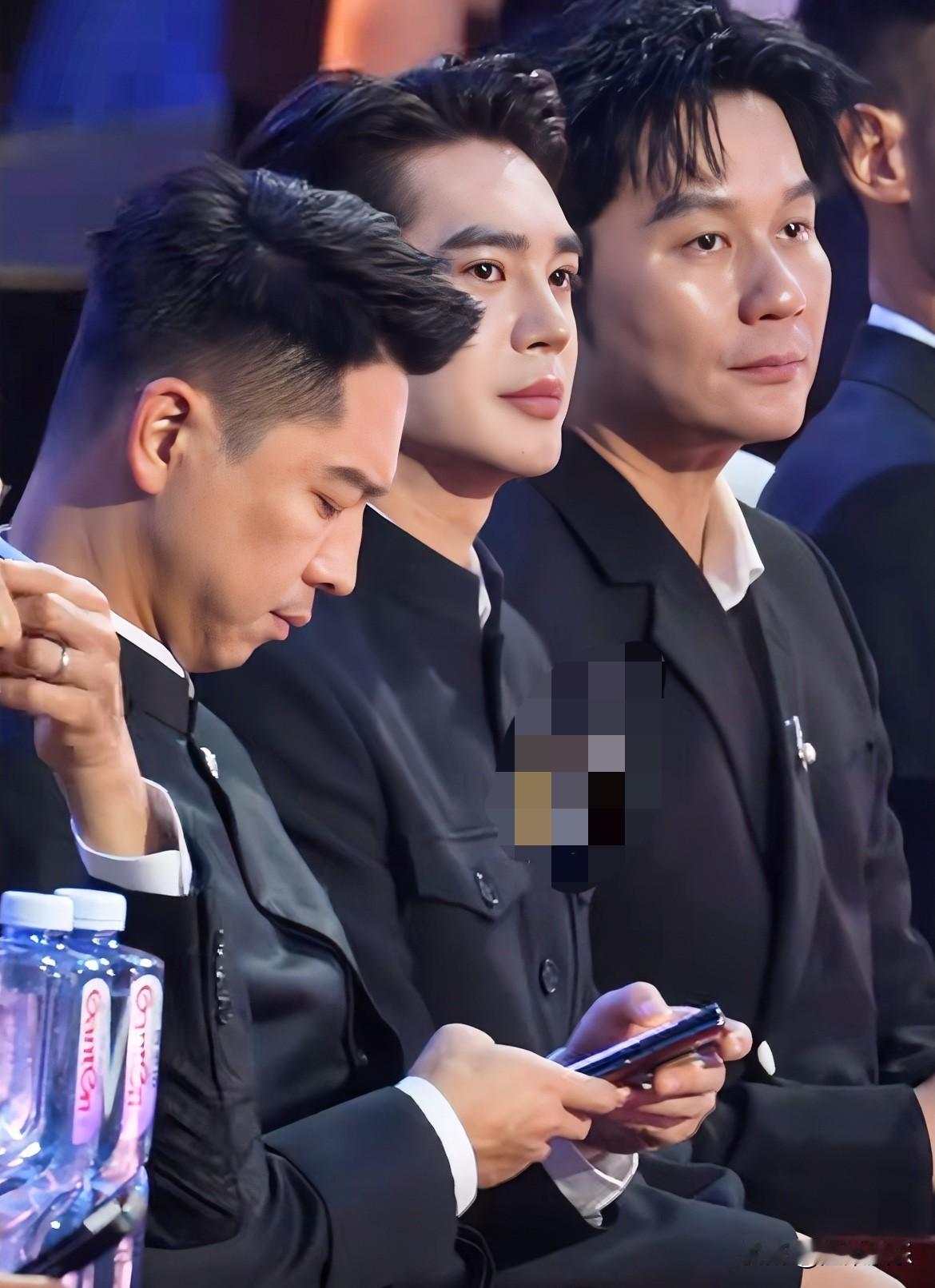 把他俩安排在一块，都没有考虑🤔李晨的死活！李晨真是胆子大，你和谁坐一块不行❌你