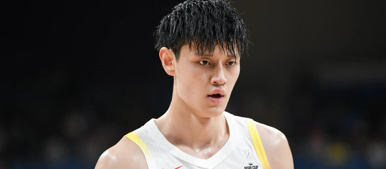 曾凡博被篮网签约登陆NBA，这才是拿外国国籍给国人办事的样子！篮网去年签约崔