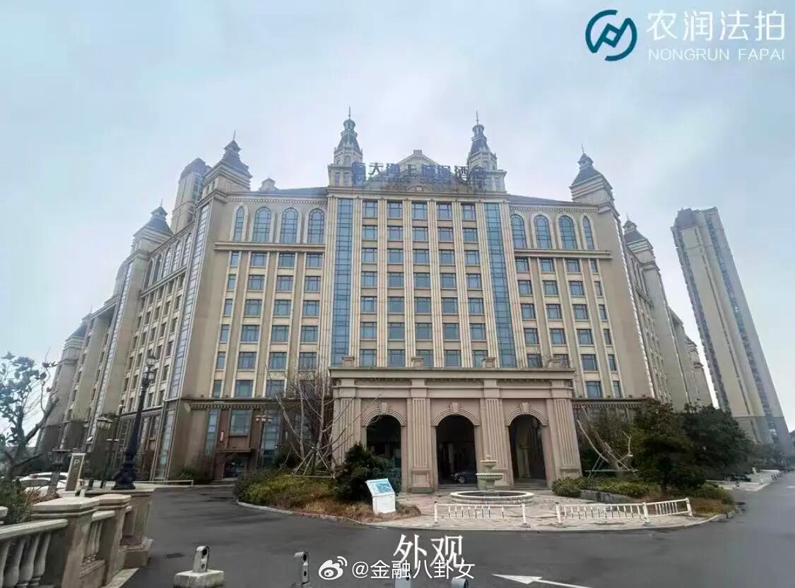 恒大海上威尼斯酒店，被拍卖。本次起拍价约6949万元，较1.24亿元的市场价，相