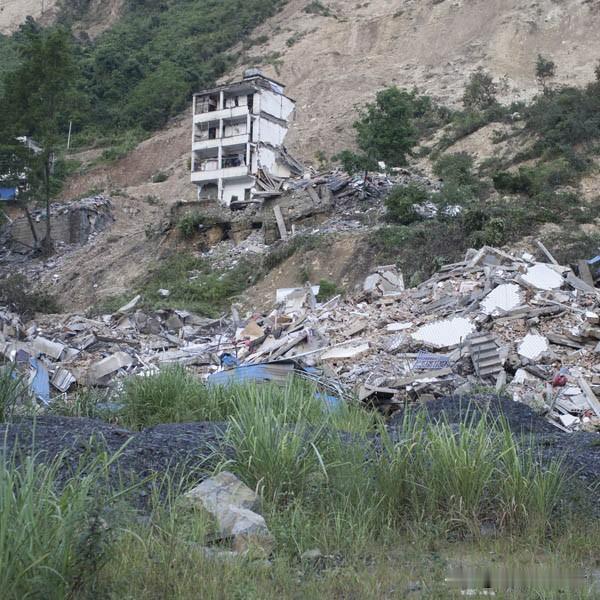 猝不及防！重庆彭水山体崩塌突袭居民区，居家安全隐患值得所有人警醒自然险情往