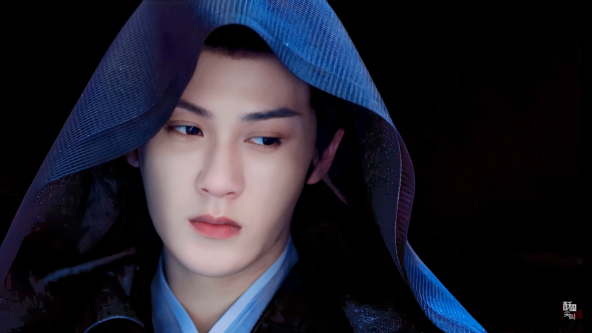 昨天大半夜我闺蜜给我发她新担怎么和粉丝互动的视频，激动感动的不行，因为她前担“和