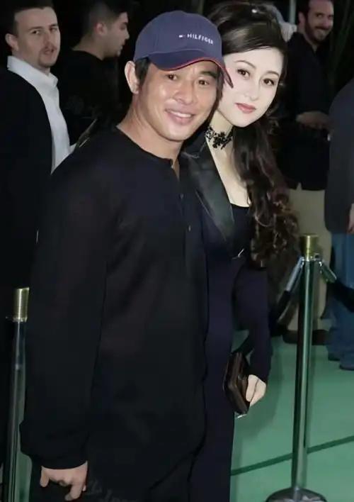 他俩是一面照妖镜只要出现妖魔鬼怪都现了形​​​