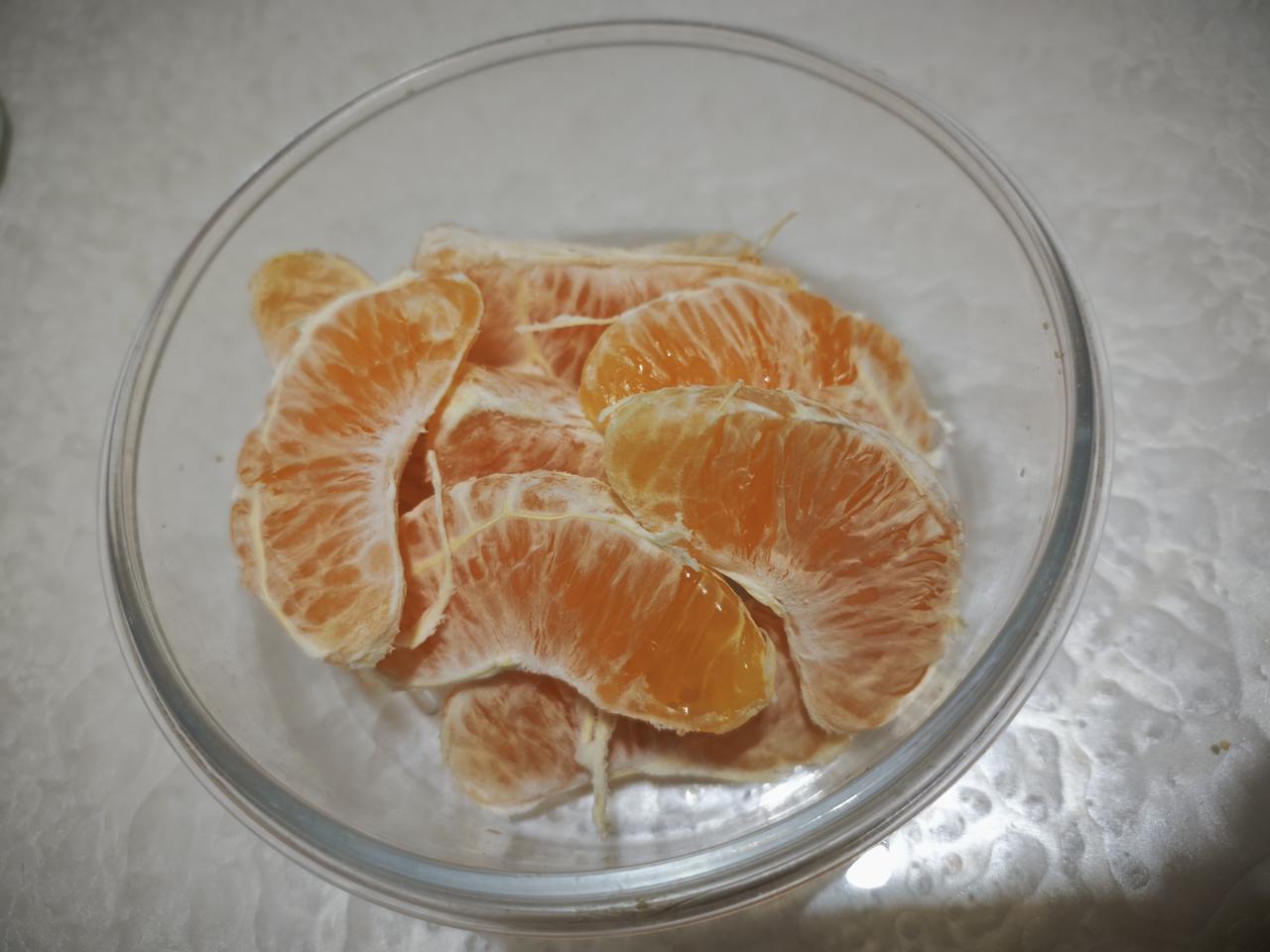 婆婆扒了一碗果冻橙给儿子，儿子说他想吃苹果，婆婆说那你吃了吧，我当时脑子快速运转