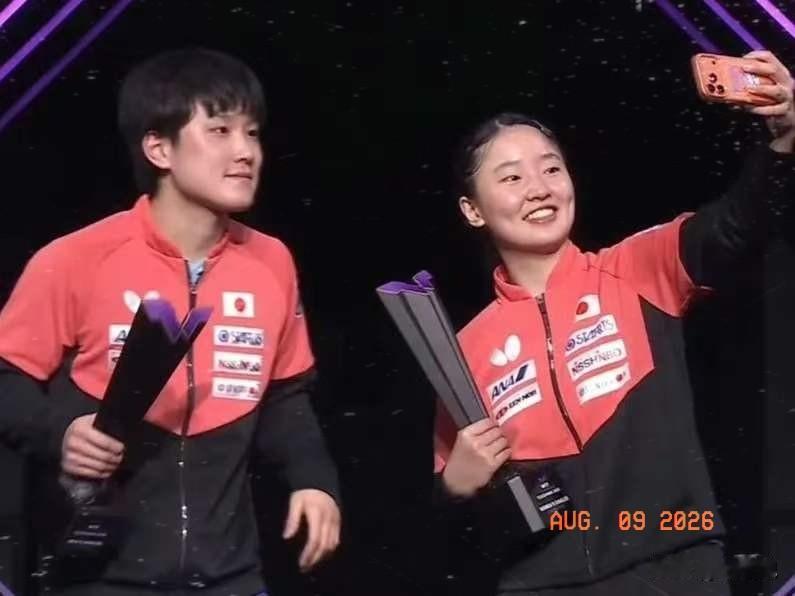 张本智和与张本美和同时获得冠军，张本智和现场接受采访，看看他说了什么？二人赛