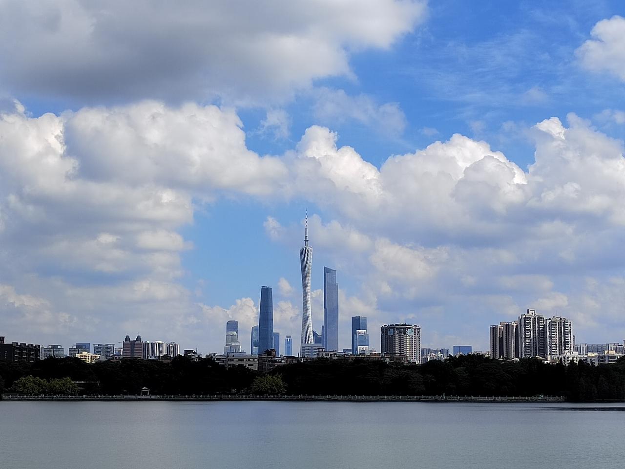 深圳老板袁文：重仓晶科能源，从16元跌到4.85元，三卖房产加仓，如今淡定持股