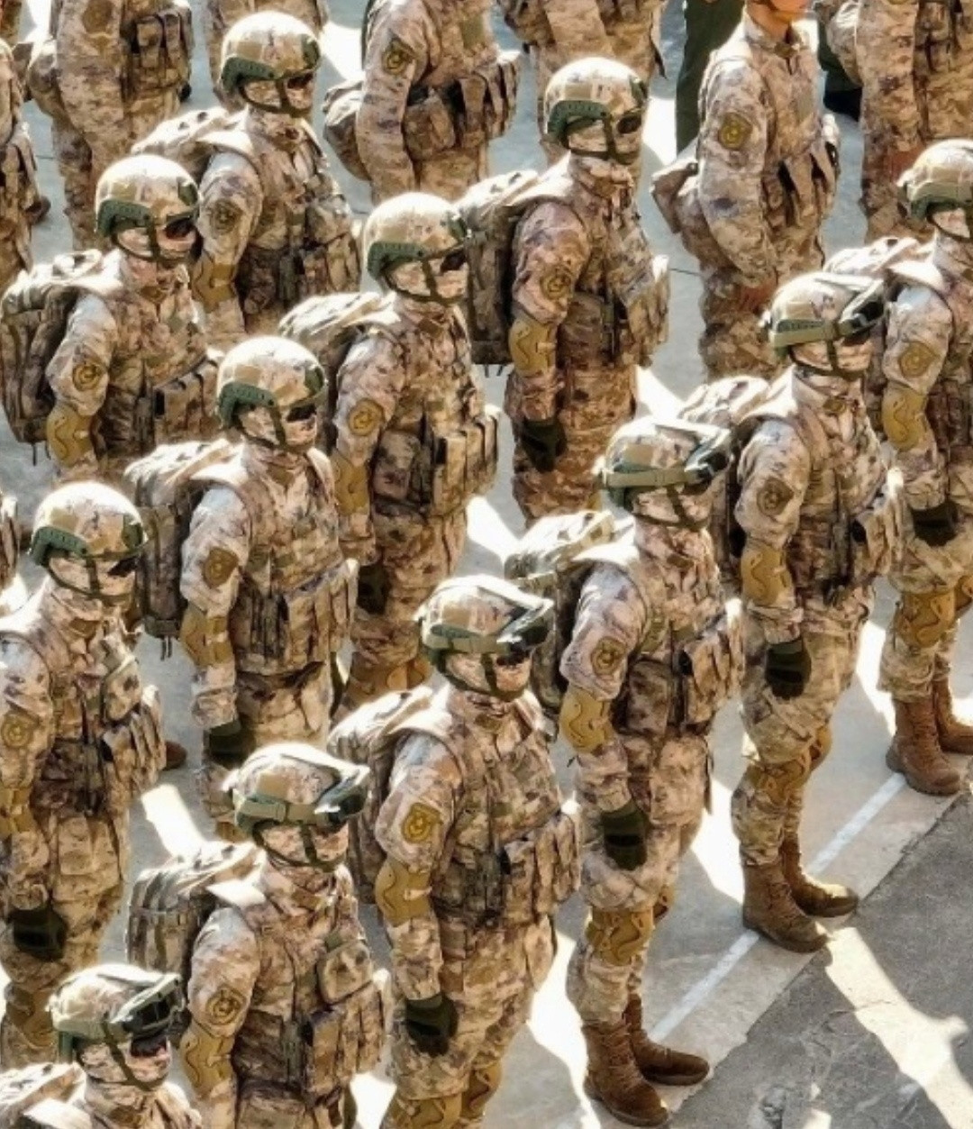 中国空降兵成立76周年首见空降兵佩戴集成视觉增强系统（IVAS）​​​