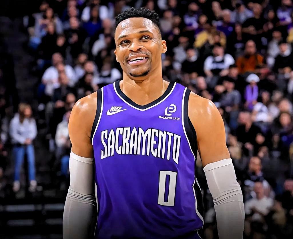 恭喜威少再就业！据名记Shams报道，威少已经同意加盟国王队！这位前MVP、历