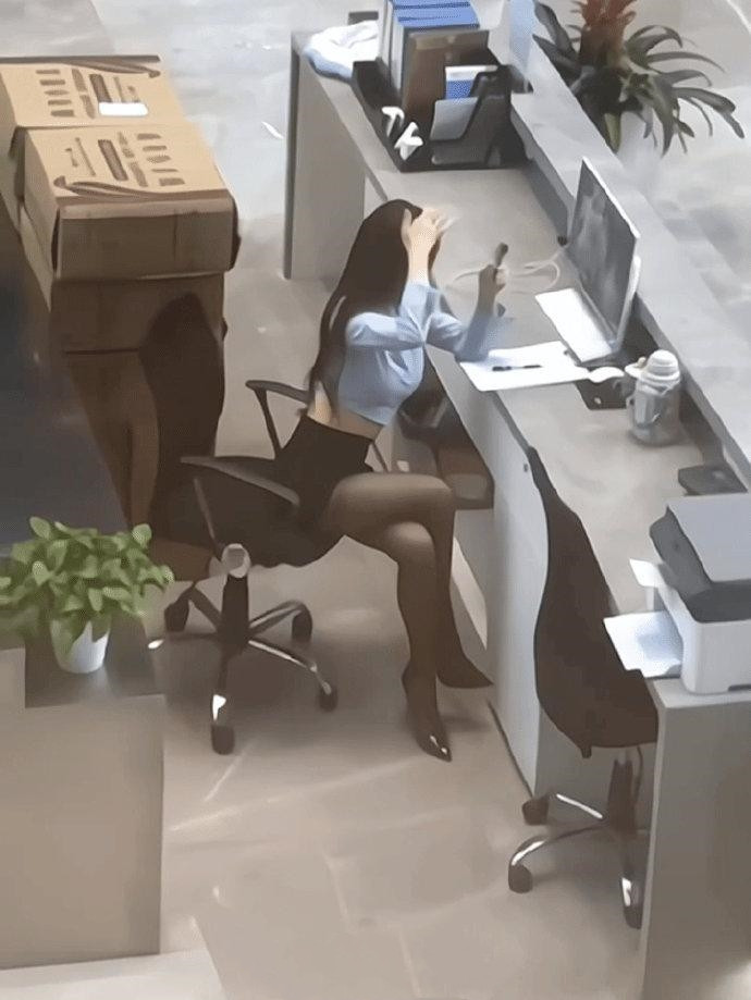 前台上班老摸鱼怎么办？