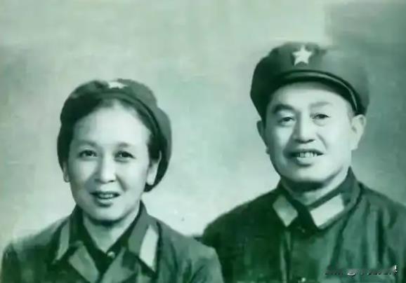 1940年，皮定均看上了女干部张烽，让县长去说媒，张烽听了县长的意图，拒绝说：“