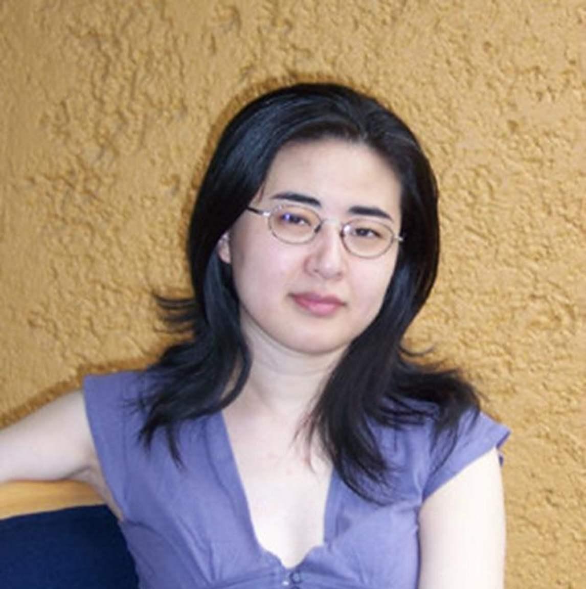 1999年，28岁北大才女田晓菲嫁给53岁美国导师，父母气的咬牙切齿，但田晓菲却