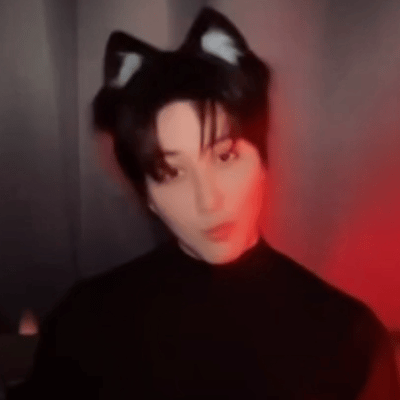 这个泰国人咋了