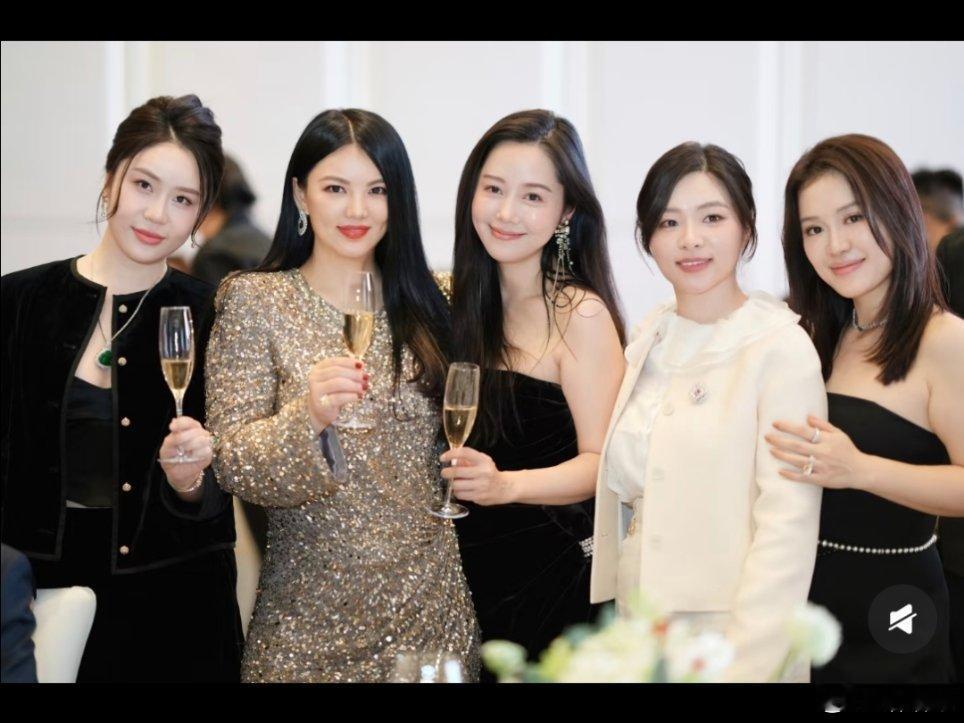 李湘瘦了好多呀，感觉颜值回春了