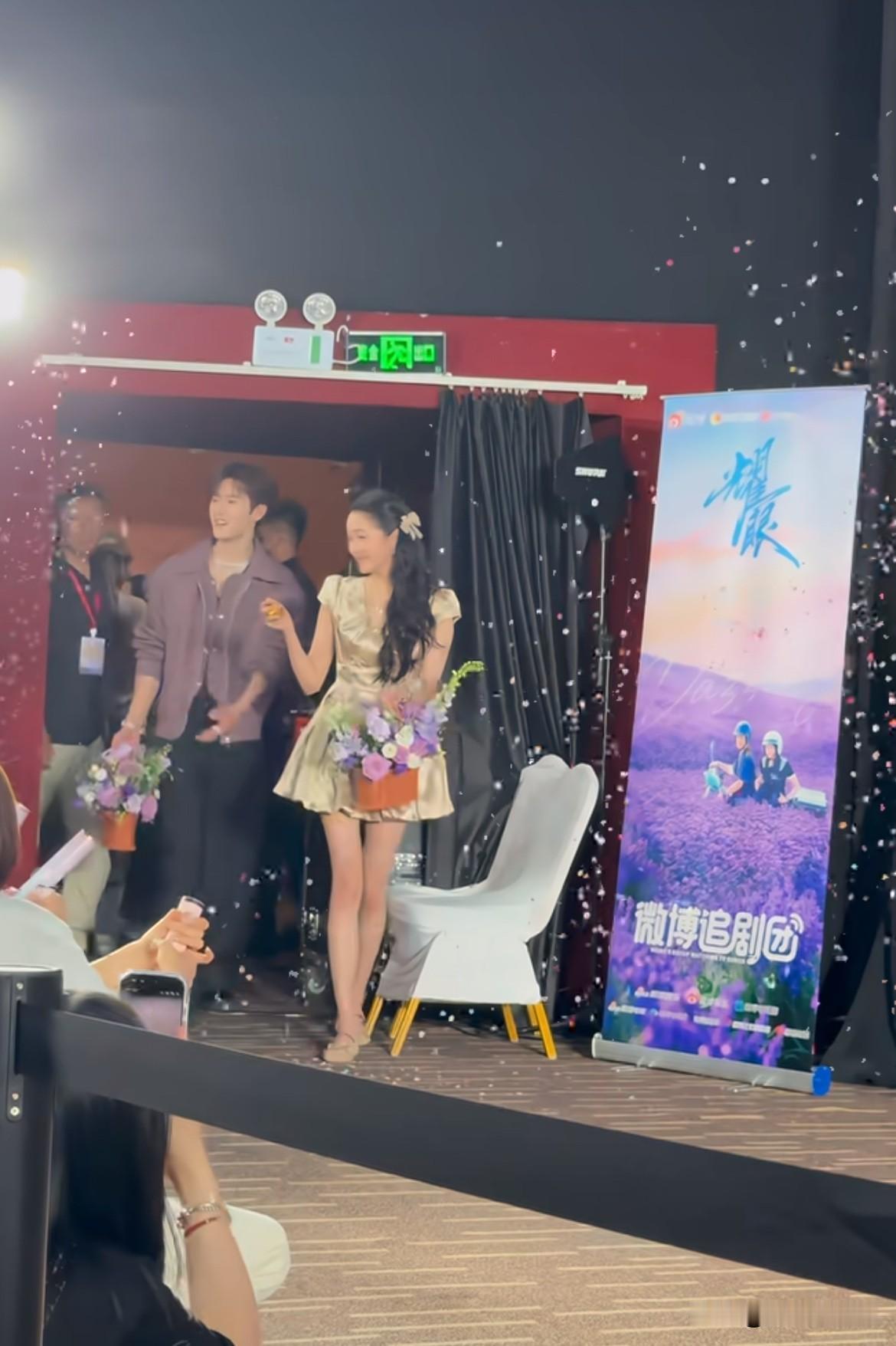 5月29日，关晓彤李昀锐线下剧宣，近距离看关晓彤，真的好瘦好漂亮，《耀眼》两人演