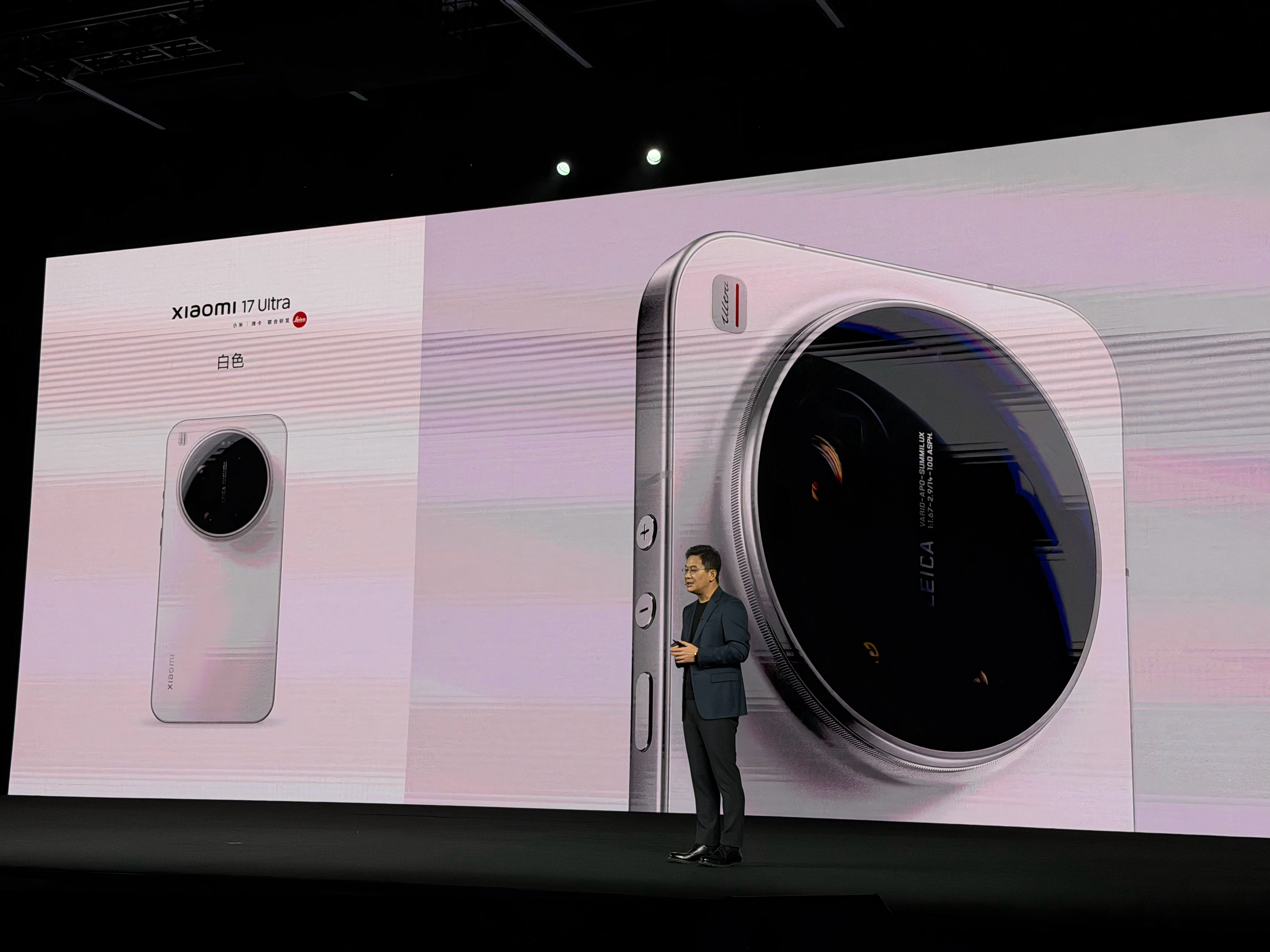 小米17Ultra这次有4个颜色。我强烈推荐这个星空绿的颜色，真的太好