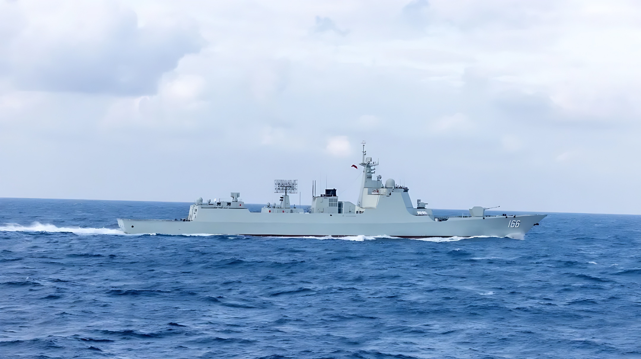 新批次052D“渭南舰”服役后再次公开露面，这次画面更清晰！根据“中国军号”的报