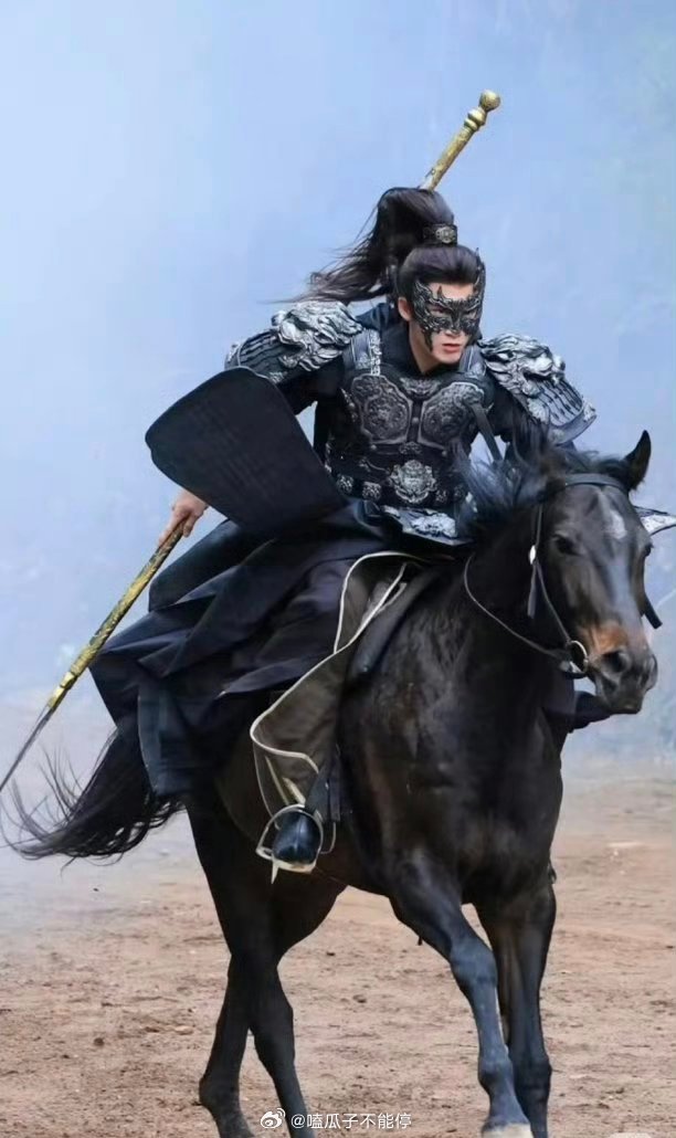檀健次《何不同舟渡》将军造型怎么样？