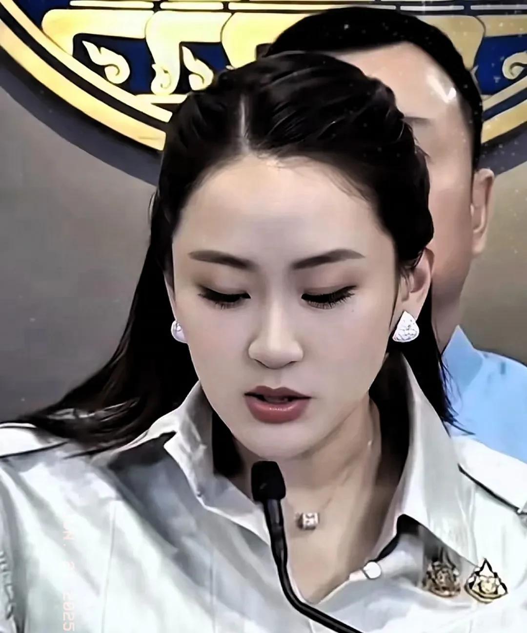 洪森以为自己做得挺不错的，没想到自己的成功给佩通坦看清了人心的火候。先说洪森，一