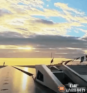 电磁弹射的含金量又提升了，因为一个伟大的人，亲自摁下了按钮。从零速度再到时速20