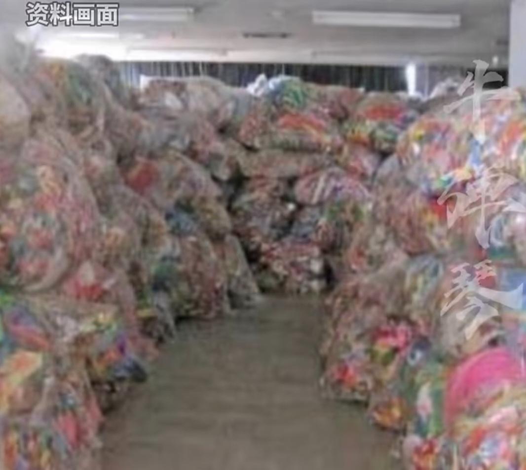 日本人又整往灾区送千纸鹤这一死出。熊本7.1级震后38人遇难、九千人避难所缺水缺