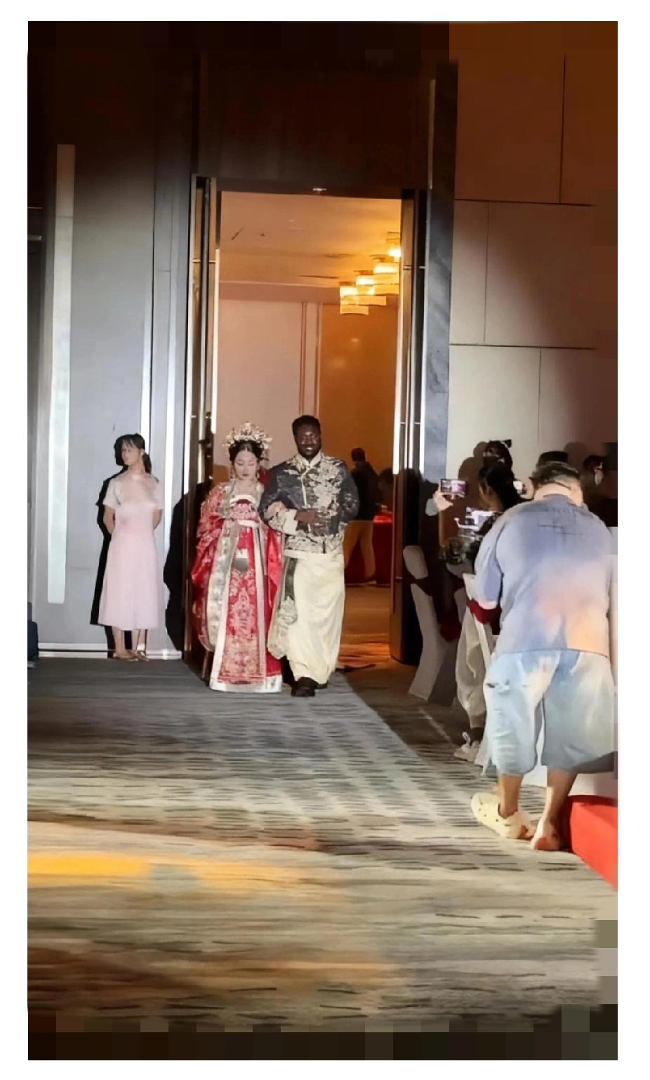 中国女性与黑人男性的跨国婚姻，远非想象中那般浪漫。数据显示，近年来跨国婚姻数量持