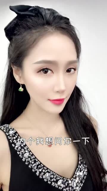 笑话：家属：“大夫，我家怀的是男孩还是女孩？”医生：“咱们医院有规定不让说”